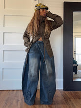 Load image into Gallery viewer, Grungy Cross Button Barrel Jean -