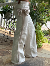 Load image into Gallery viewer, Bow Tuxedo Stripe Jean