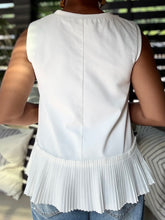Load image into Gallery viewer, Linen Flirty Pleat Hem Top