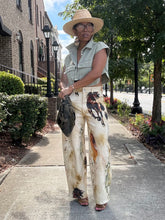 Load image into Gallery viewer, Abstract Horse Print Barrel Jean