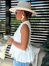 Load image into Gallery viewer, Linen Flirty Pleat Hem Top