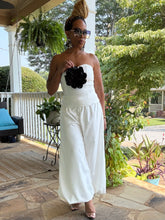 Load image into Gallery viewer, Rosette Strapless Bandage Top - White