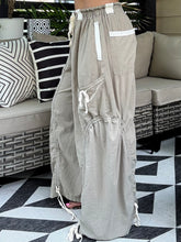 Load image into Gallery viewer, Contrast Cargo Drawstring Pant
