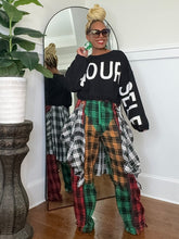 Load image into Gallery viewer, Trimmed Fabric Flower Earrings - Green