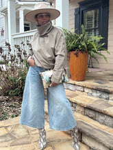 Load image into Gallery viewer, High Collar Side Arm Button Top