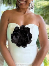 Load image into Gallery viewer, Rosette Strapless Bandage Top - White