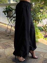 Load image into Gallery viewer, Poplin Parachute Pant - Black