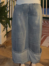 Load image into Gallery viewer, Cuffed &amp; Cropped Wide Leg Jeans