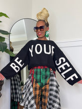 Load image into Gallery viewer, Trimmed Fabric Flower Earrings - Green