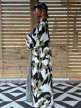 Load image into Gallery viewer, Camo Print Knit Cardigan
