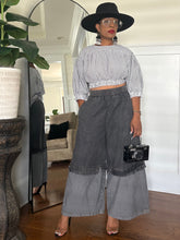 Load image into Gallery viewer, Contrast Cropped Denim Pant - Grey