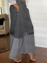 Load image into Gallery viewer, Contrast Cropped Denim Pant - Grey