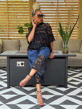 Load image into Gallery viewer, Lace Hem Cropped Denim Pant