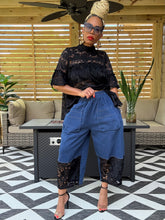 Load image into Gallery viewer, Lace Hem Cropped Denim Pant