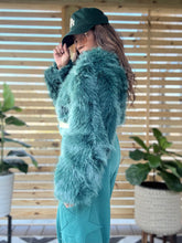 Load image into Gallery viewer, Cropped Furry Coat