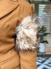 Load image into Gallery viewer, Tailored Fur Sleeve Detail Coat