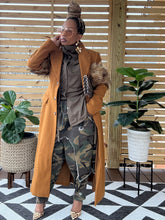 Load image into Gallery viewer, Tailored Fur Sleeve Detail Coat